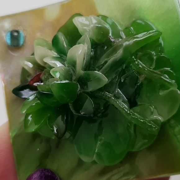 Vintage Brooch Green Floral On Mother of Pearl Look Square/ Diamond Shape - Picture 7 of 11